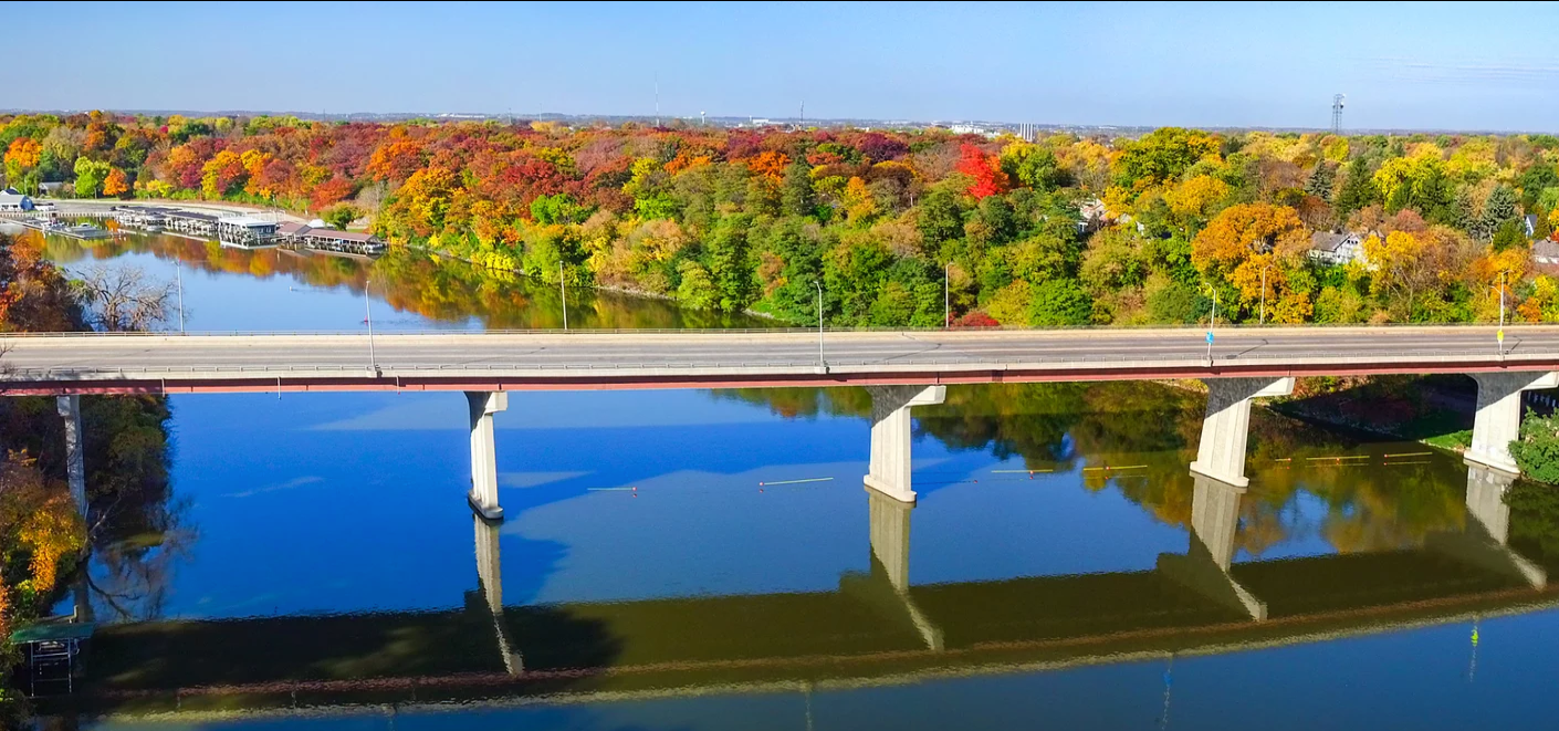 Panoramic photo of a bridge over a waterway